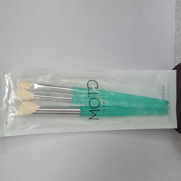 MOTD COSMETICS Seas the Day Makeup Brush Set - Picture 1 of 6